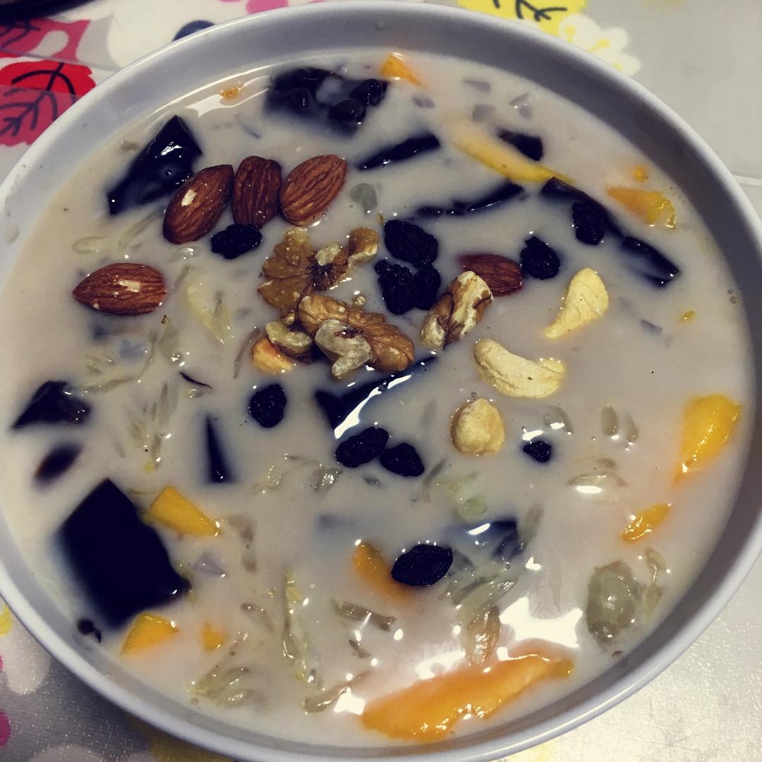 芒果鲜奶龟苓膏