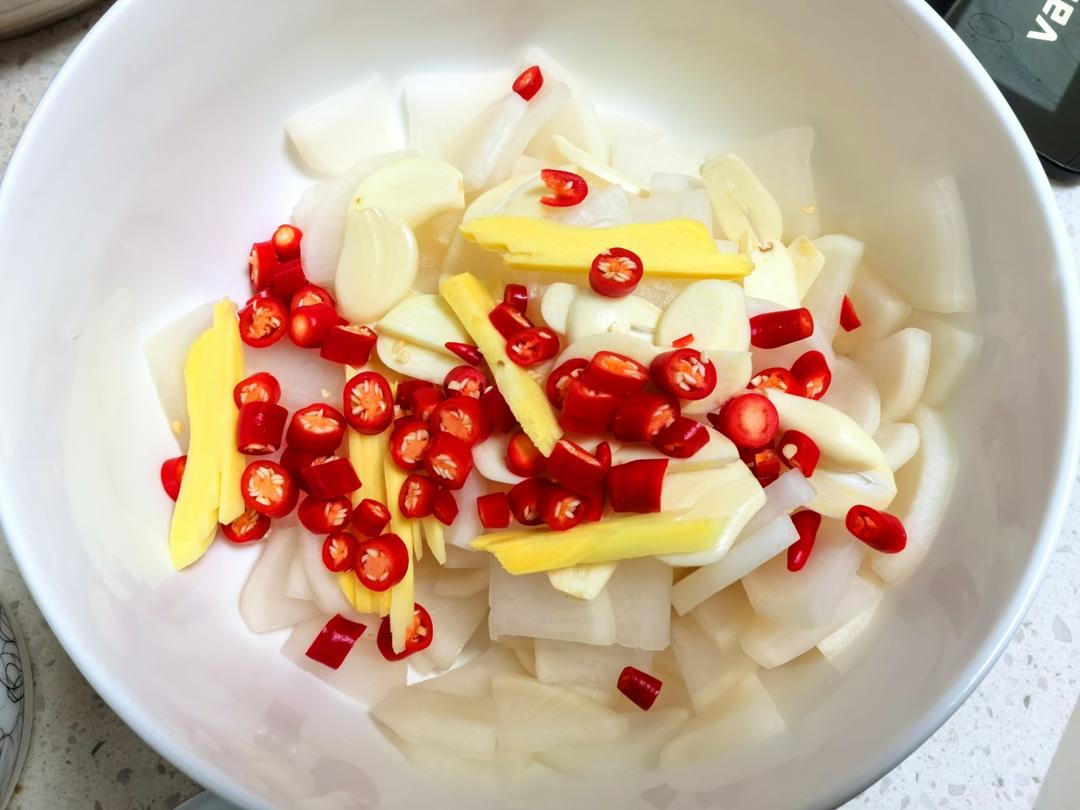 开胃爽口的小咸菜，脆爽萝卜夹