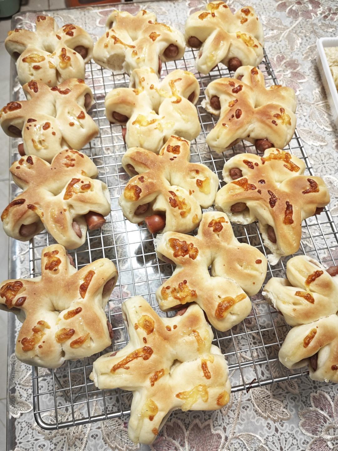 花型芝士肠仔包