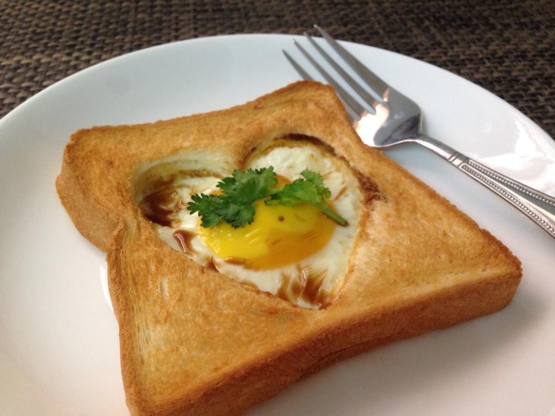 鸡蛋爱心吐司  
空气炸锅版的做法