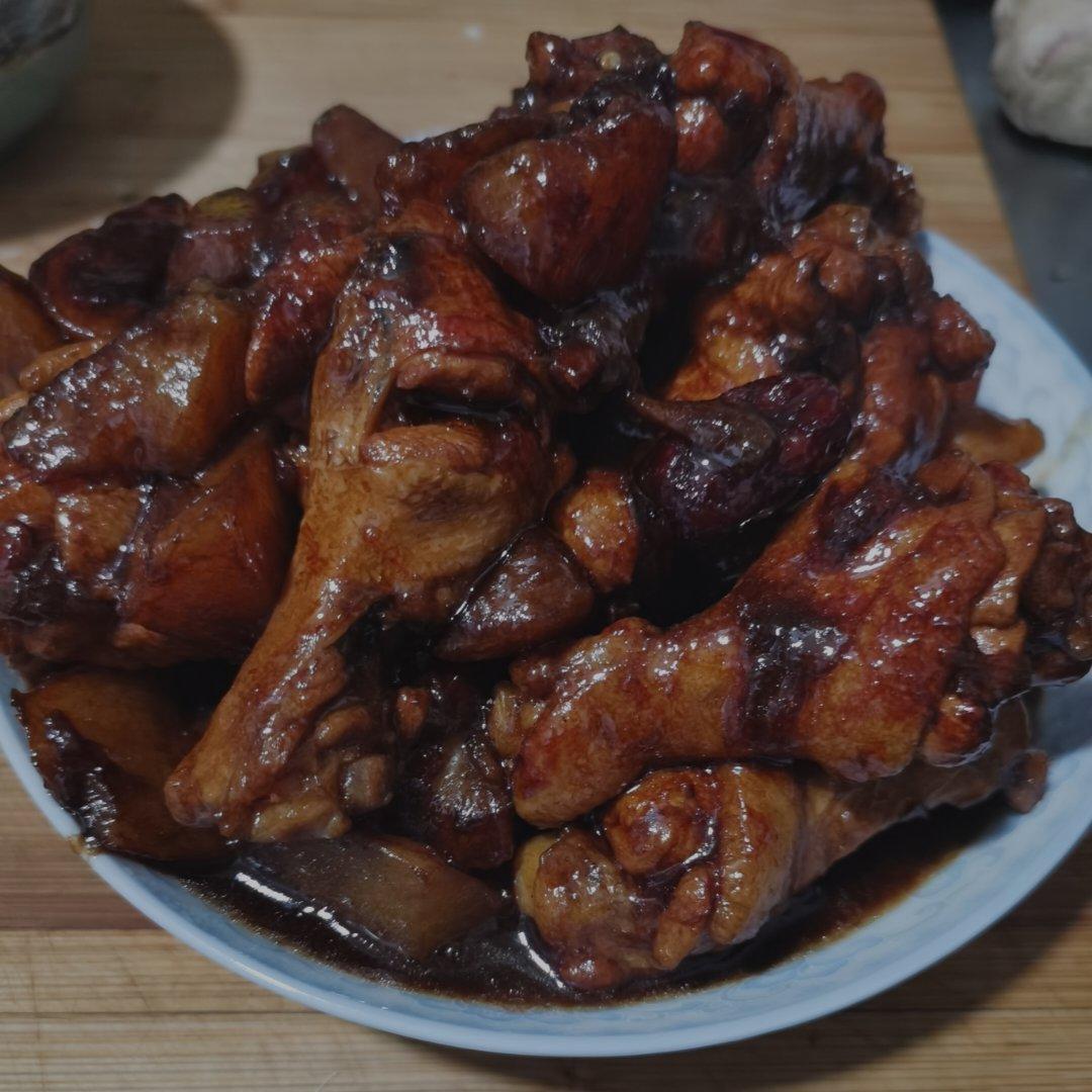 炖到脱骨的红烧鸡翅根
