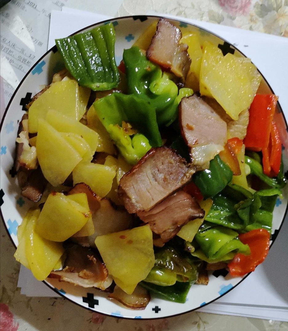 腊肉炒土豆片