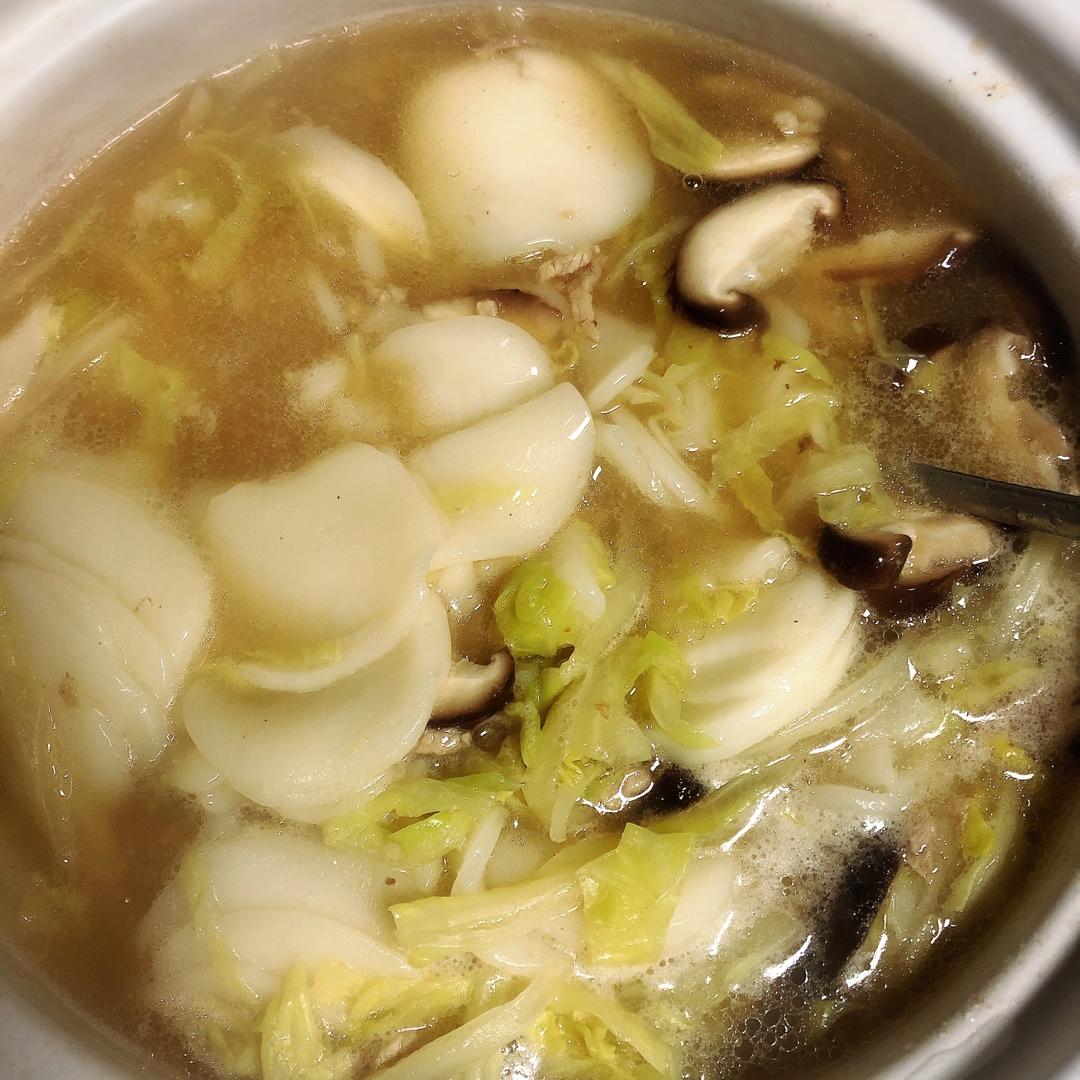 【白菜肉丝年糕汤】