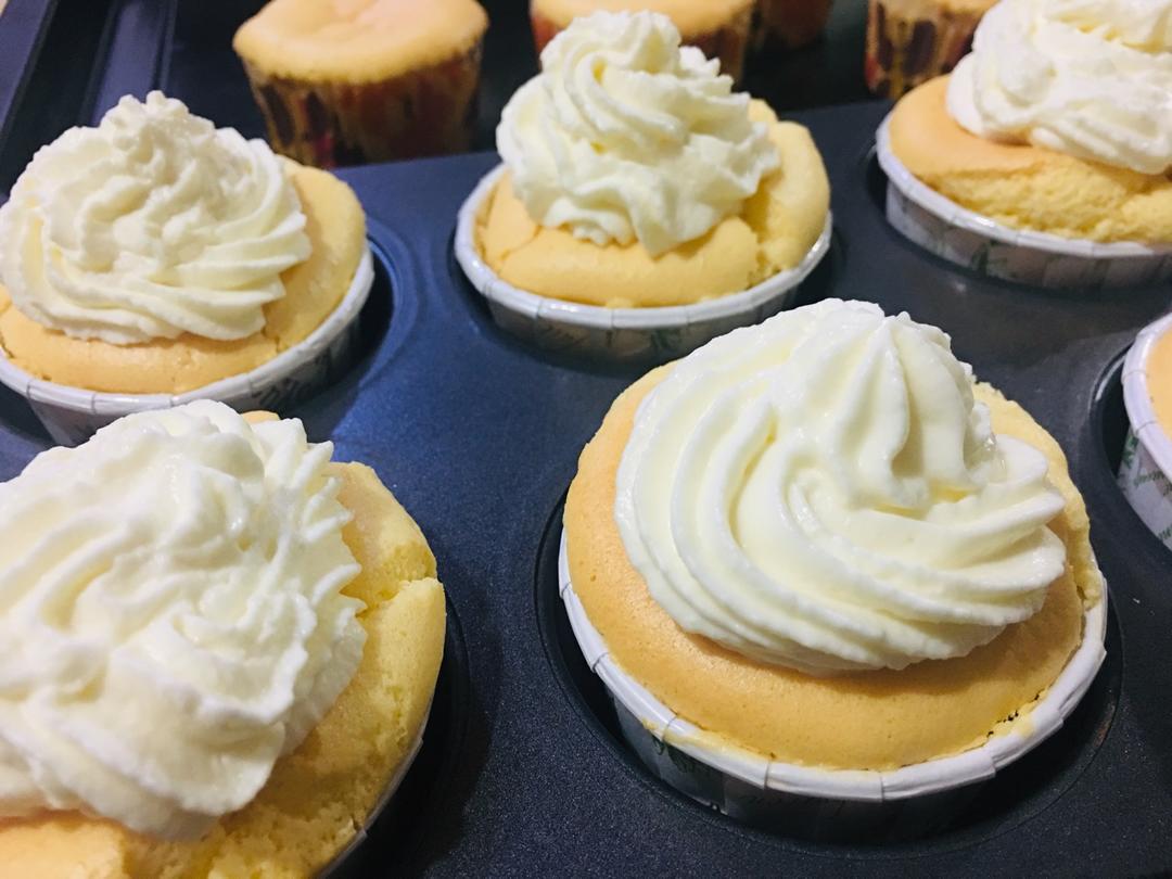 正宗红丝绒cupcake—马斯卡彭奶油霜