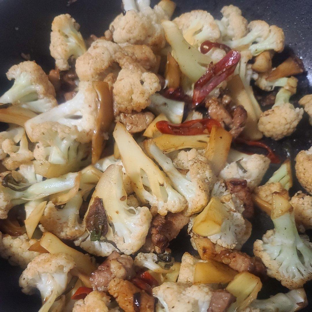 干煸菜花（花菜炒肉）