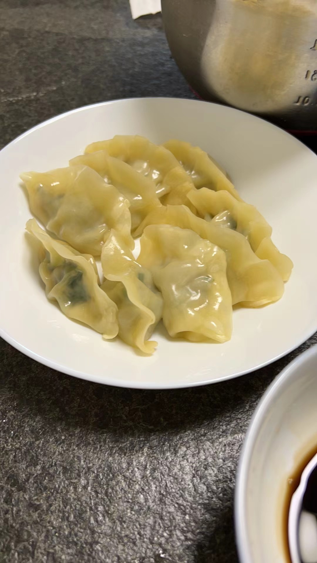 韭菜猪肉饺子(附擀皮和最简单的饺子包法)