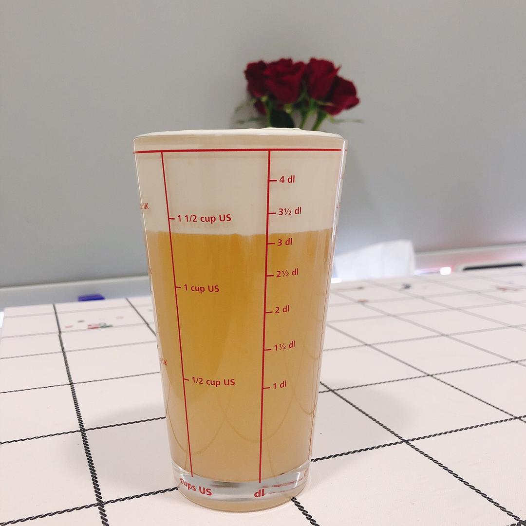 白桃乌龙芝士奶盖茶