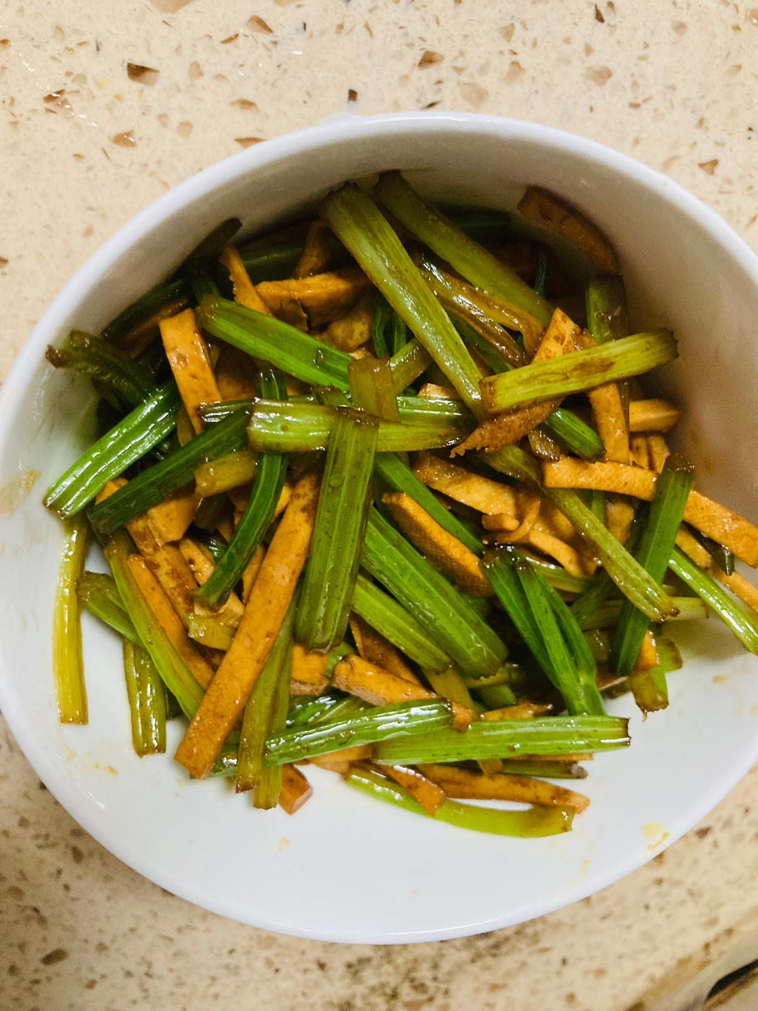 午餐晚餐简单快手下饭菜芹菜炒香干