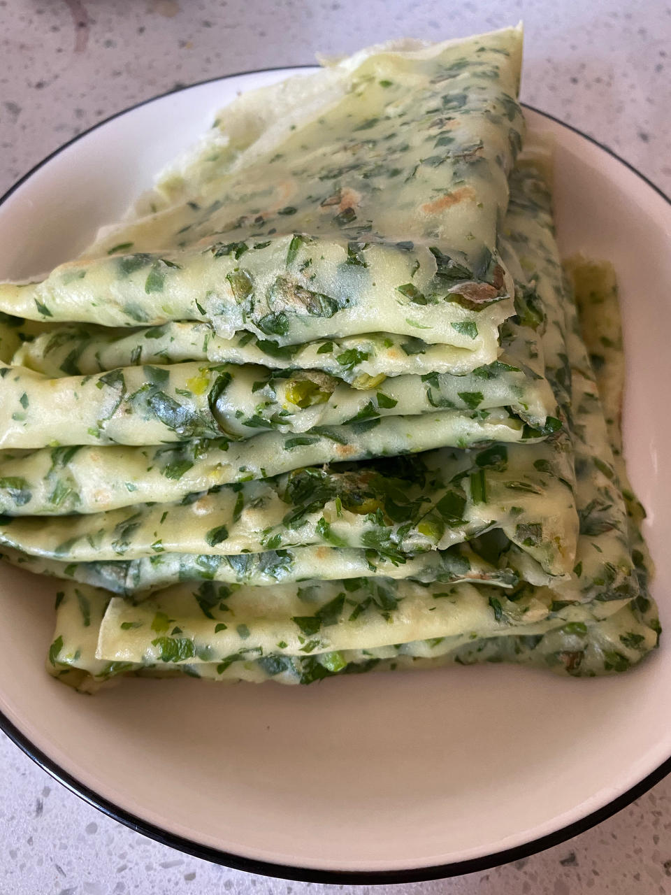 5分钟营养早餐❗️芹菜叶小饼