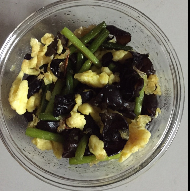 蒜薹木耳炒鸡蛋