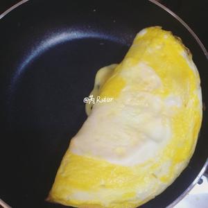 蛋包肉松黄金饼的做法 步骤7