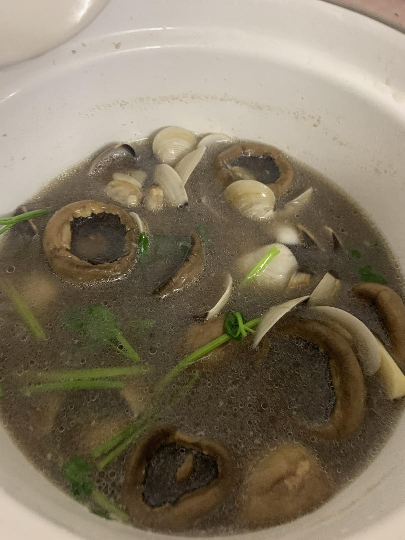 鲜如新婚口蘑菇素汤