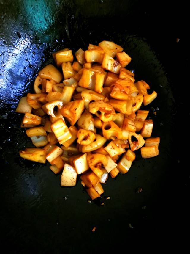 家常快手菜小炒藕丁真香