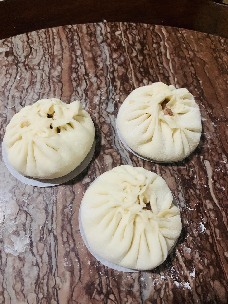 松软多汁的肉包子