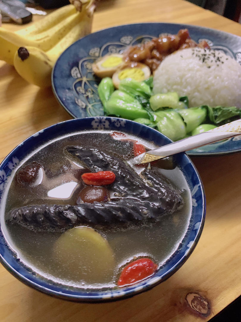 枸杞红枣乌鸡汤