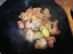 砂锅鸡汤米线的做法 步骤4