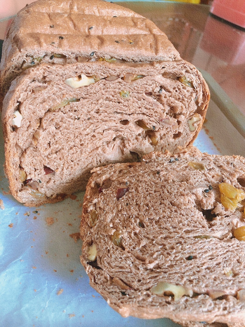 面包机版-超级简单又好吃又健康的-蔓越莓黑芝麻葡萄干黑全麦面包