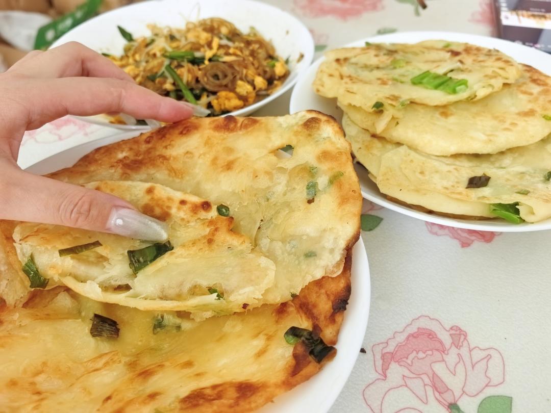 家常葱油饼 柔软多层 凉了也不硬 附细节视频详解