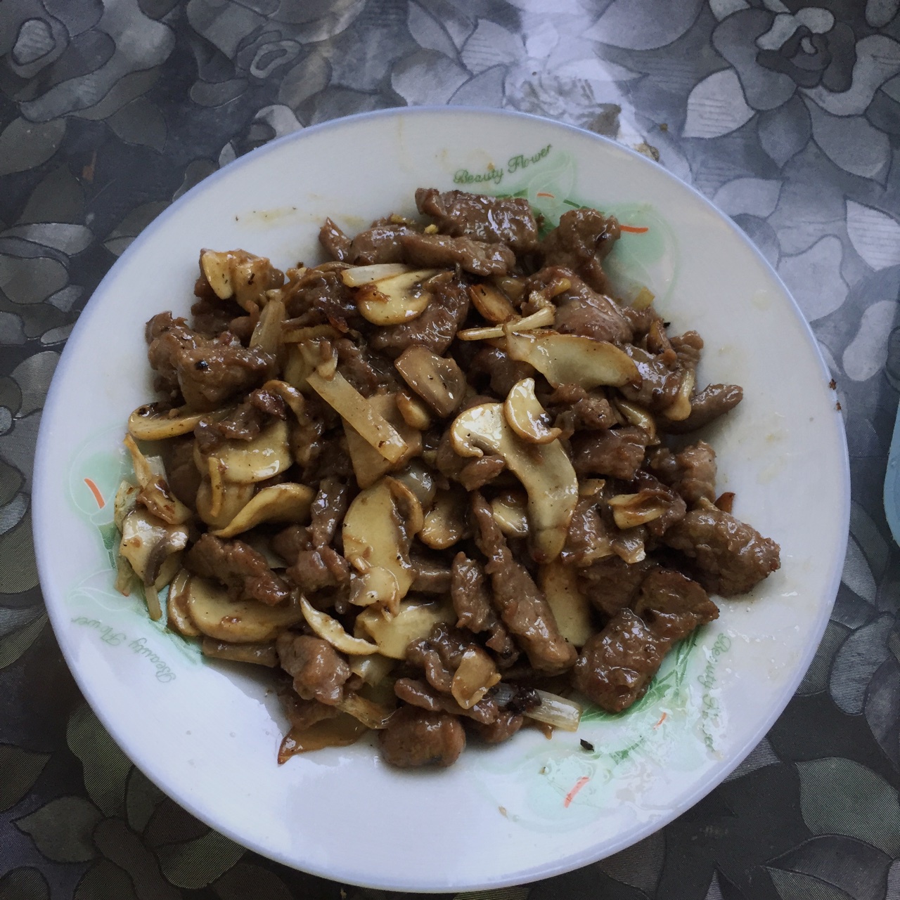 蚝油草菇滑炒牛肉