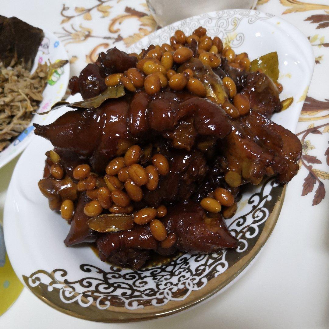 流口水的黄豆炖猪蹄