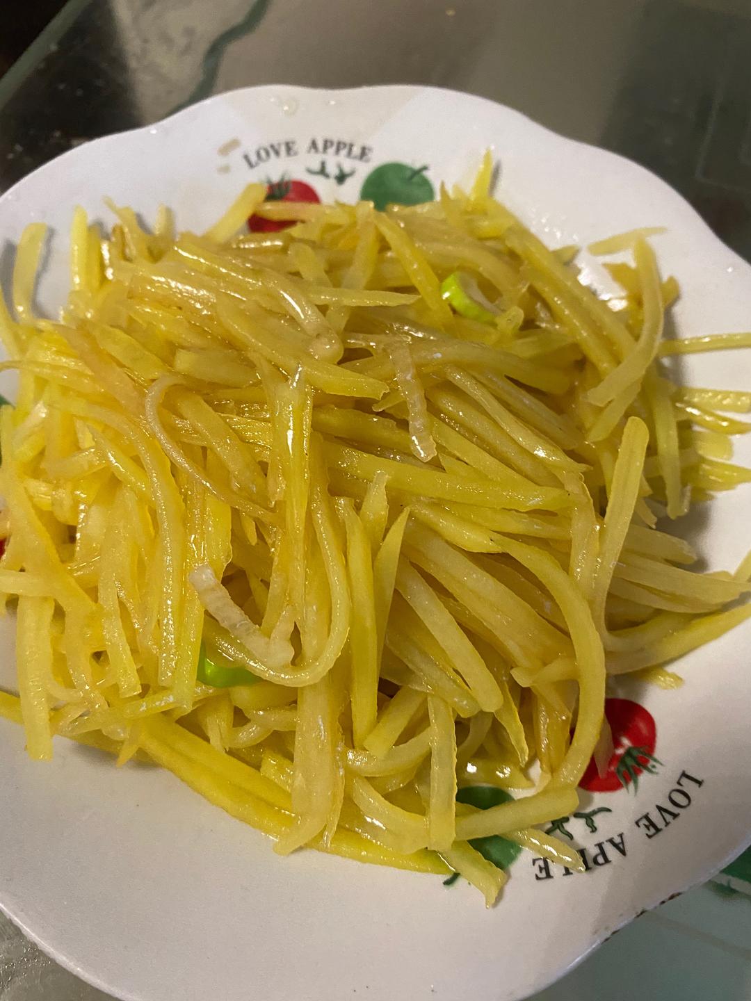 不粘锅的土豆丝的做法