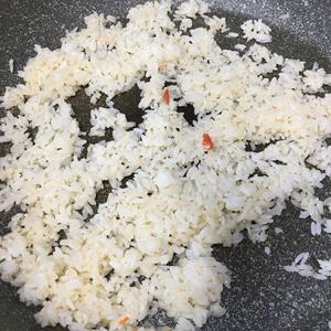 火腿杏鲍菇橄榄菜豪华炒饭的做法 步骤5