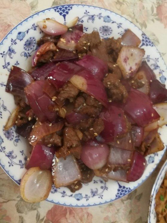 孜然洋葱炒牛肉粒