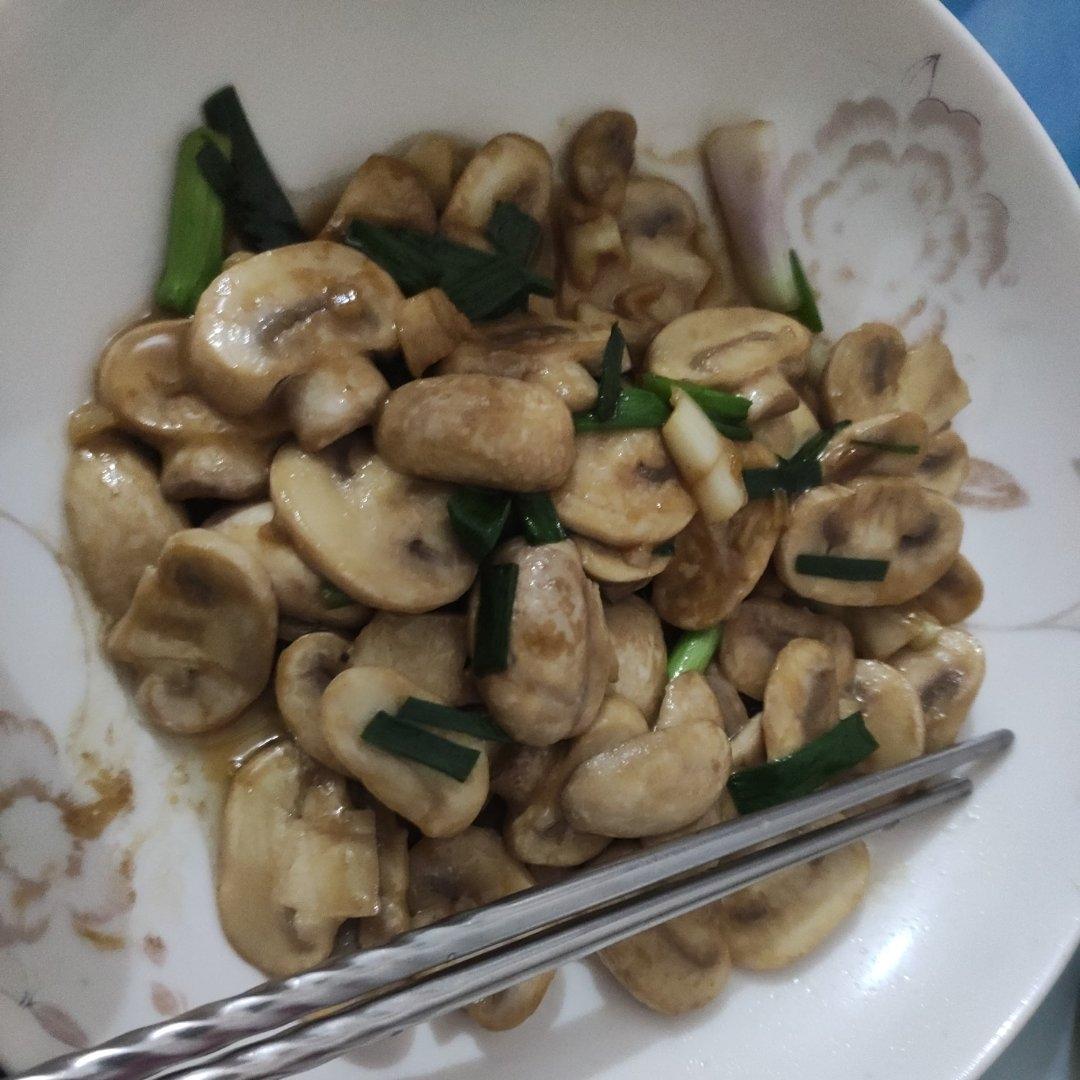 鲜香嫩滑！好吃不胖的蒜香炒口蘑！