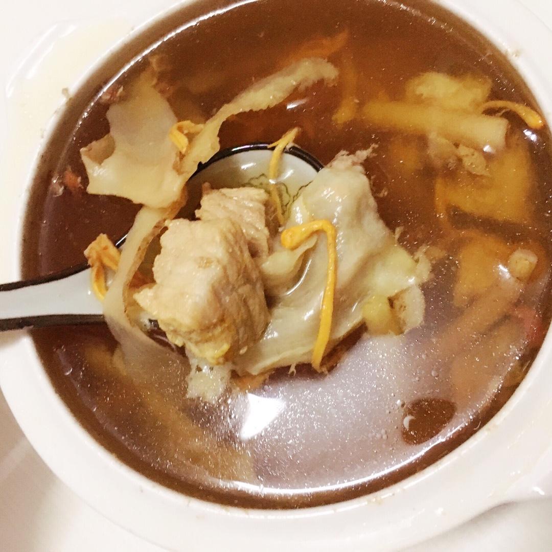 冬草花胶炖瘦肉