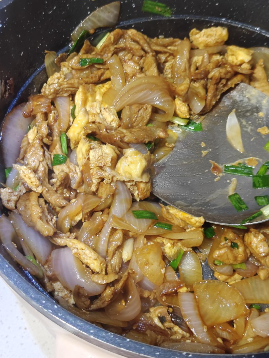 降压防癌的好食材  洋葱炒鸡蛋