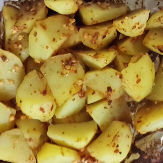 健康无油烤土豆块