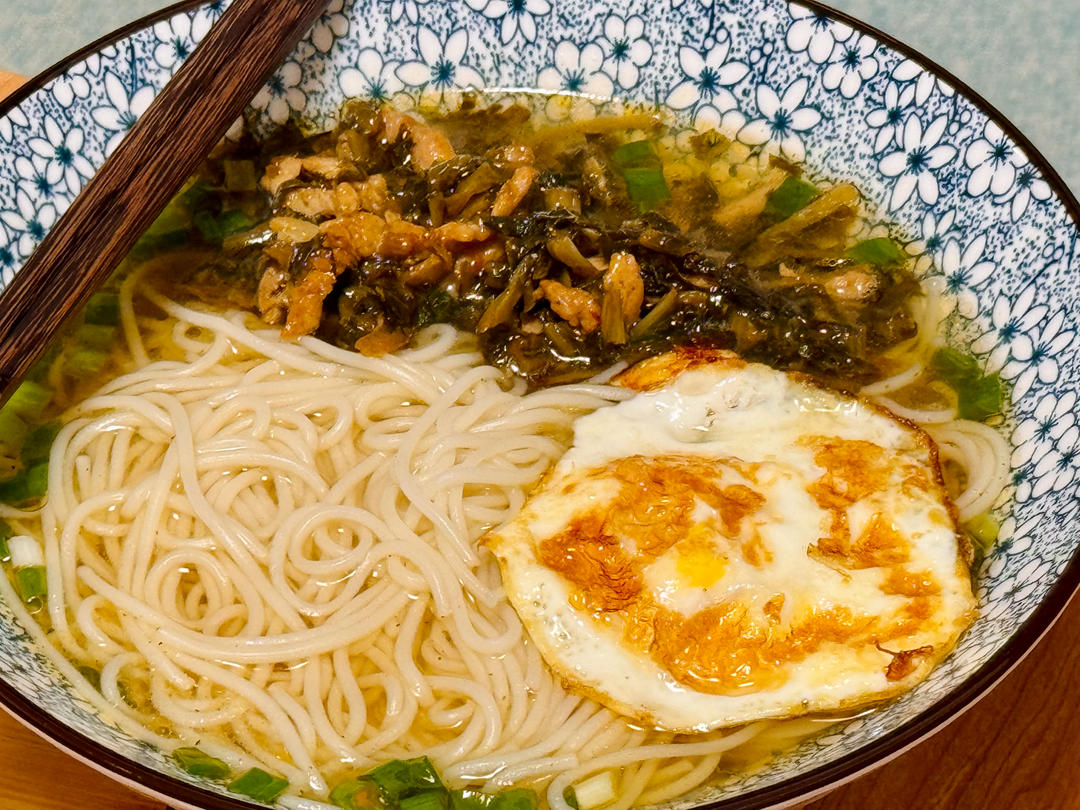 江浙人的早餐雪菜肉丝浇头面