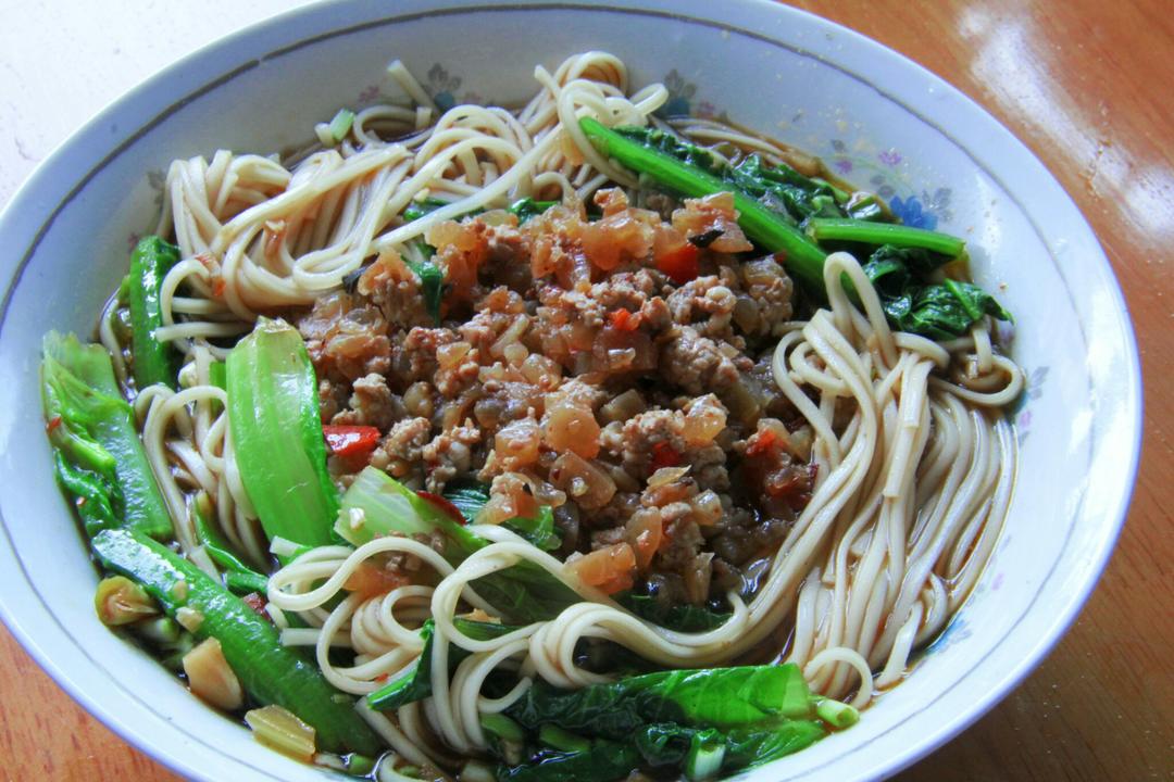 tulip-沁做的酸萝卜臊子面