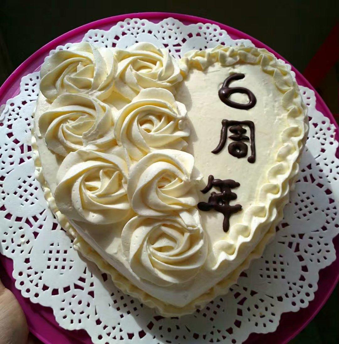 结婚六周年和母亲节给老妈做的蛋糕90android 拍摄于