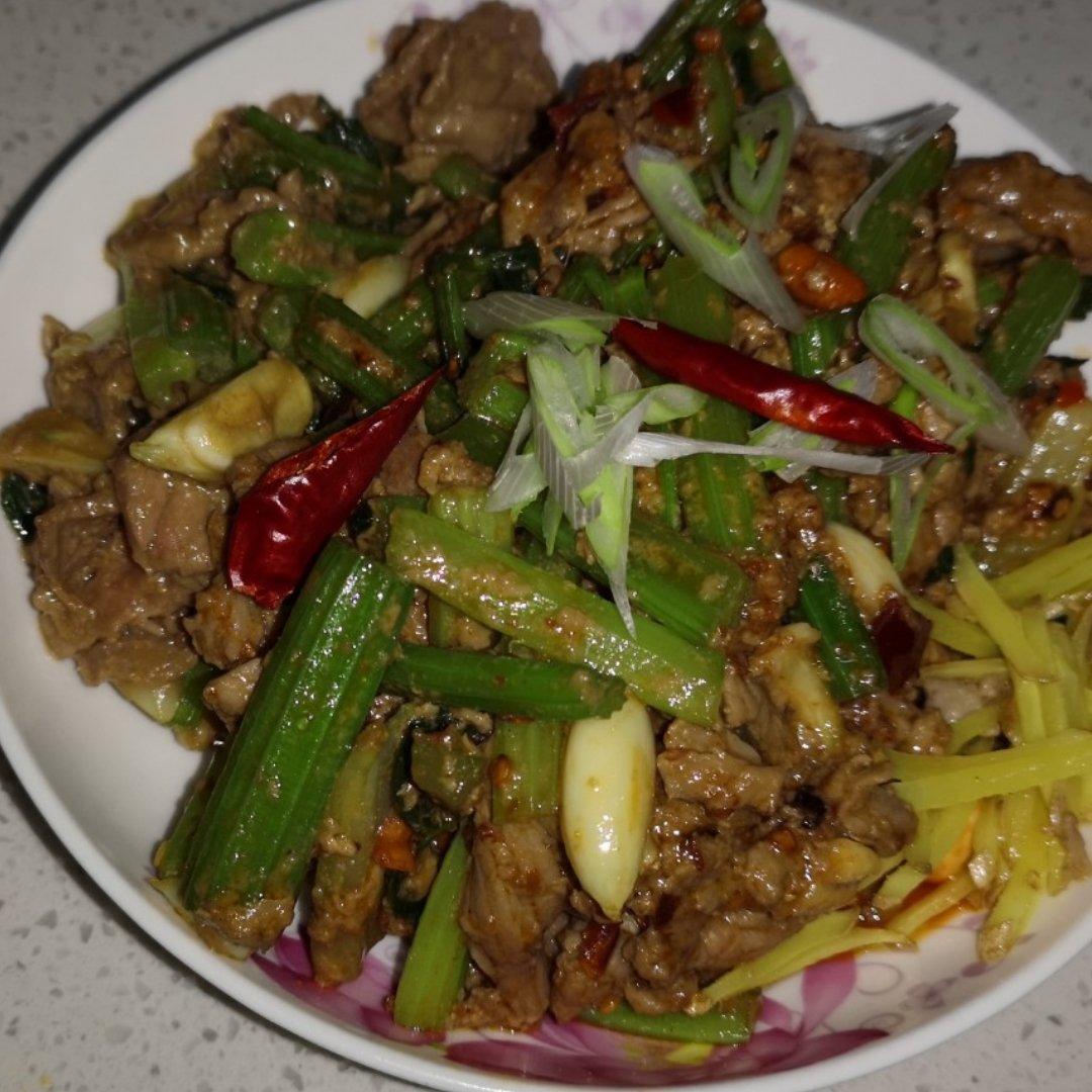 超下饭的芹菜炒牛肉