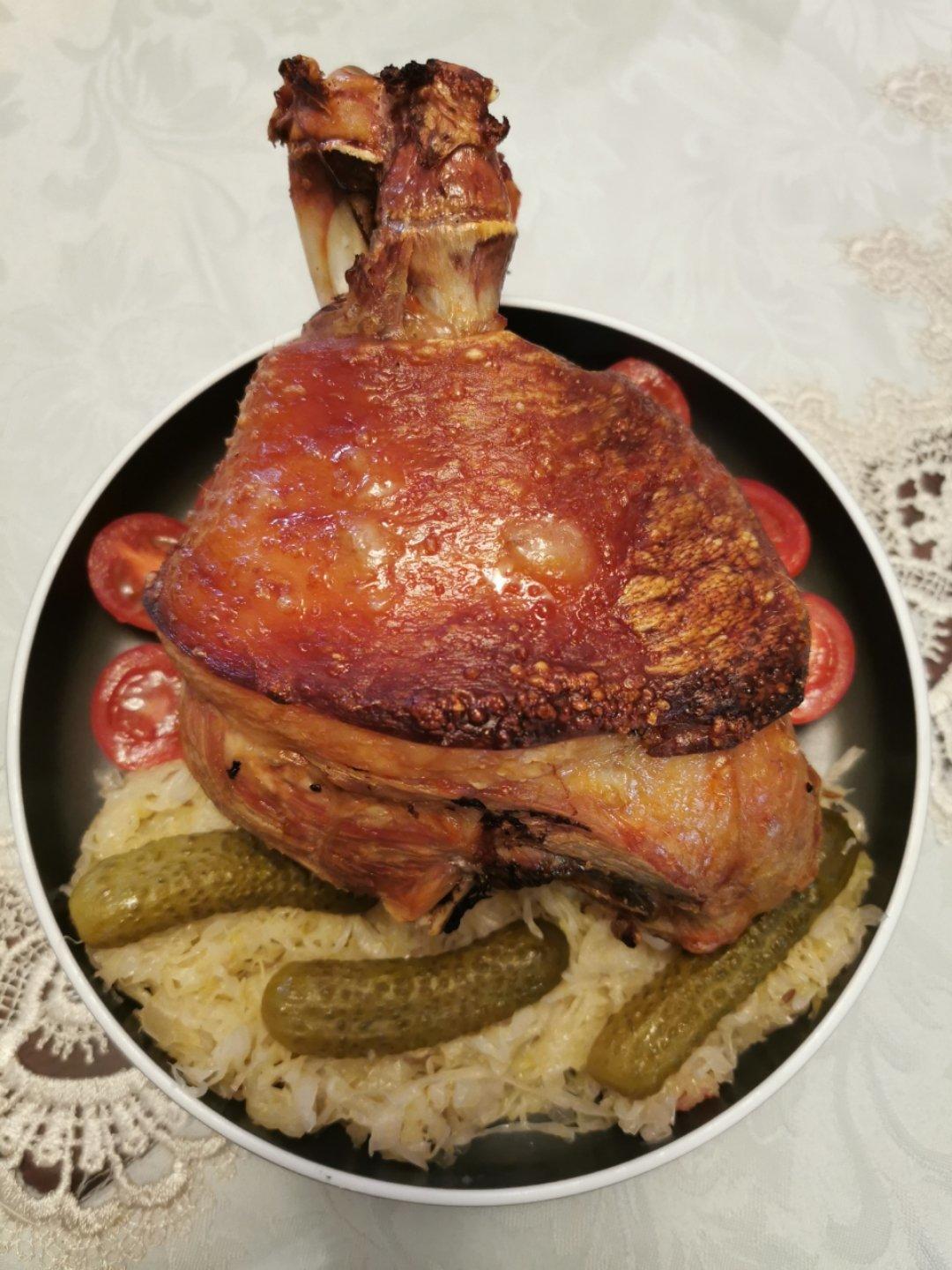 koala007做的德国脆皮大猪肘配德国酸菜