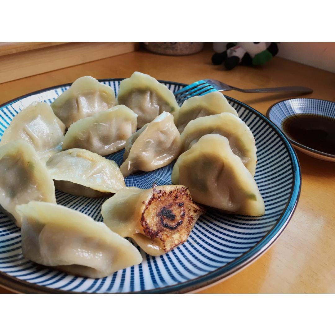 速冻水饺吃腻了吗~变锅贴吧(๑´ڡ`๑)