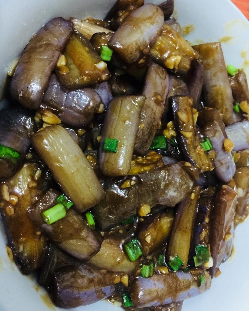 陈家菜大厨做的红烧茄子(教你炒茄子不变色的小妙招)