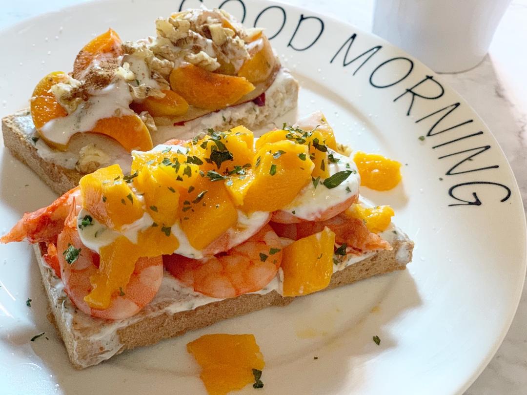 希腊酸奶酱配香芒鲜虾烤全麦吐司（健康低脂饮食）100%美味高颜值的减肥早餐三明治