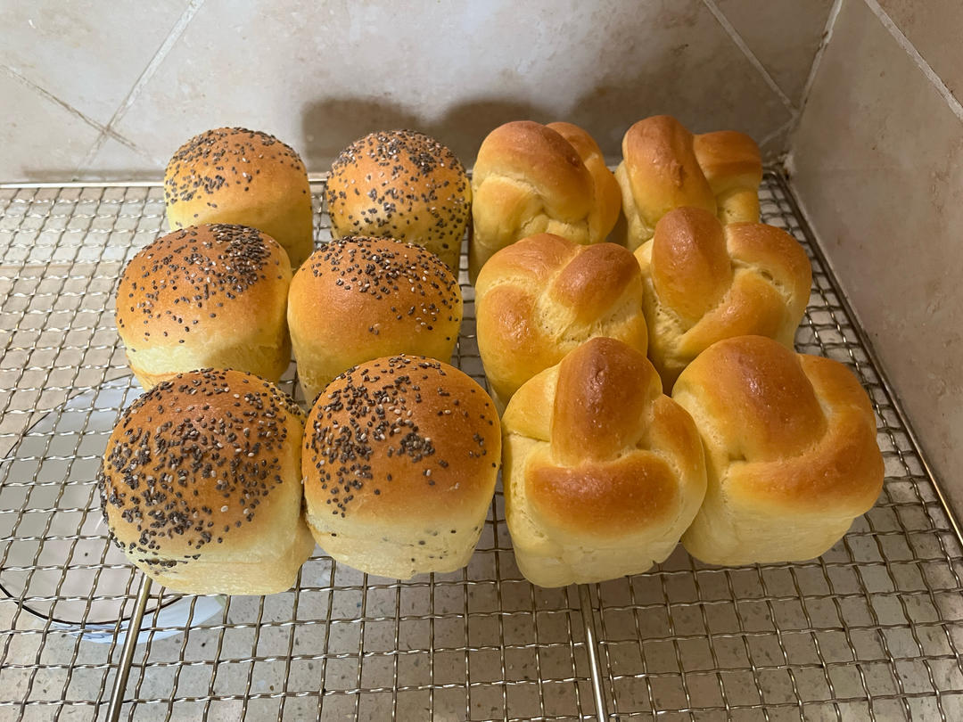 低糖低油火腿肠芝士香葱咸味小餐包，十二连模柔软披萨小面包