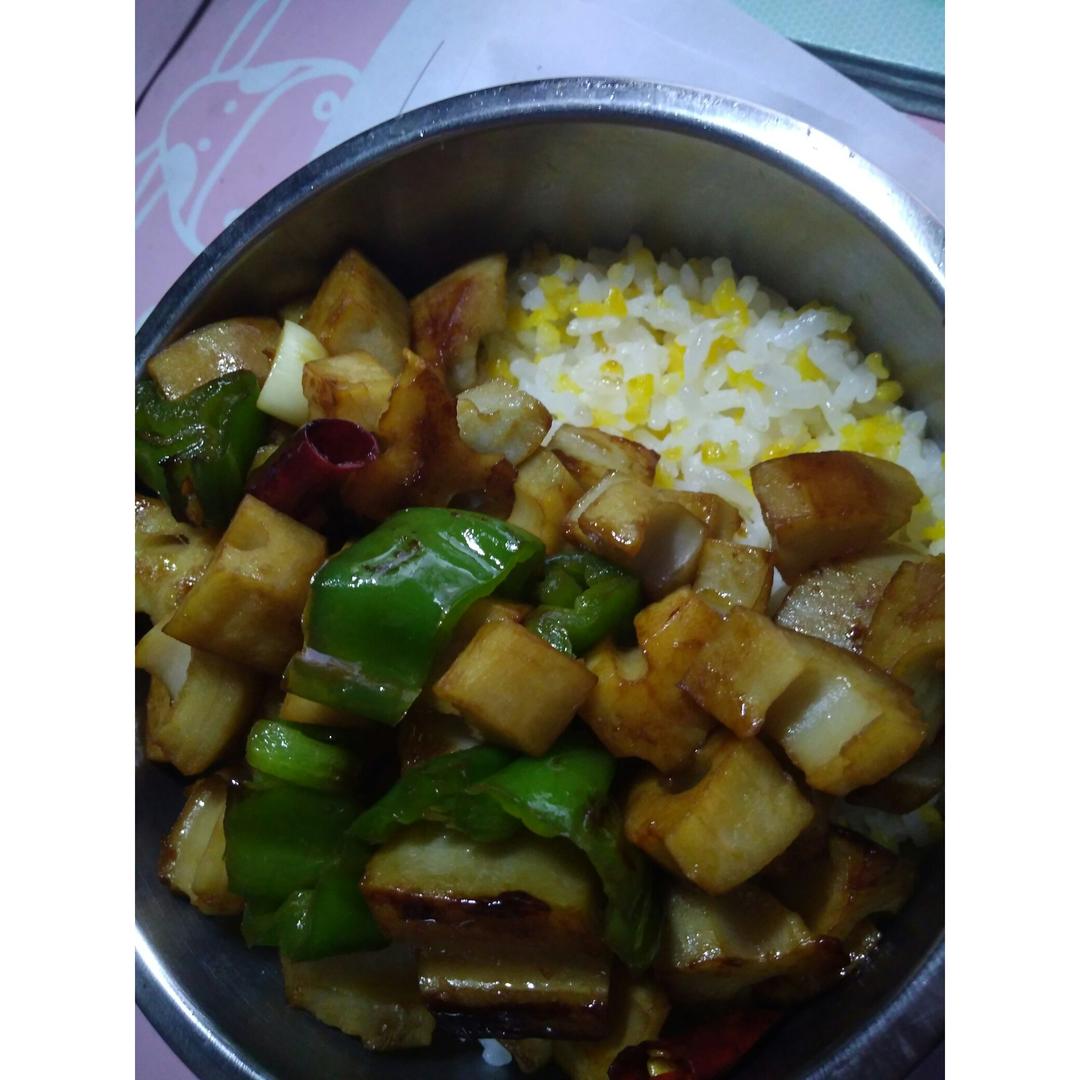 藕丁炒青椒