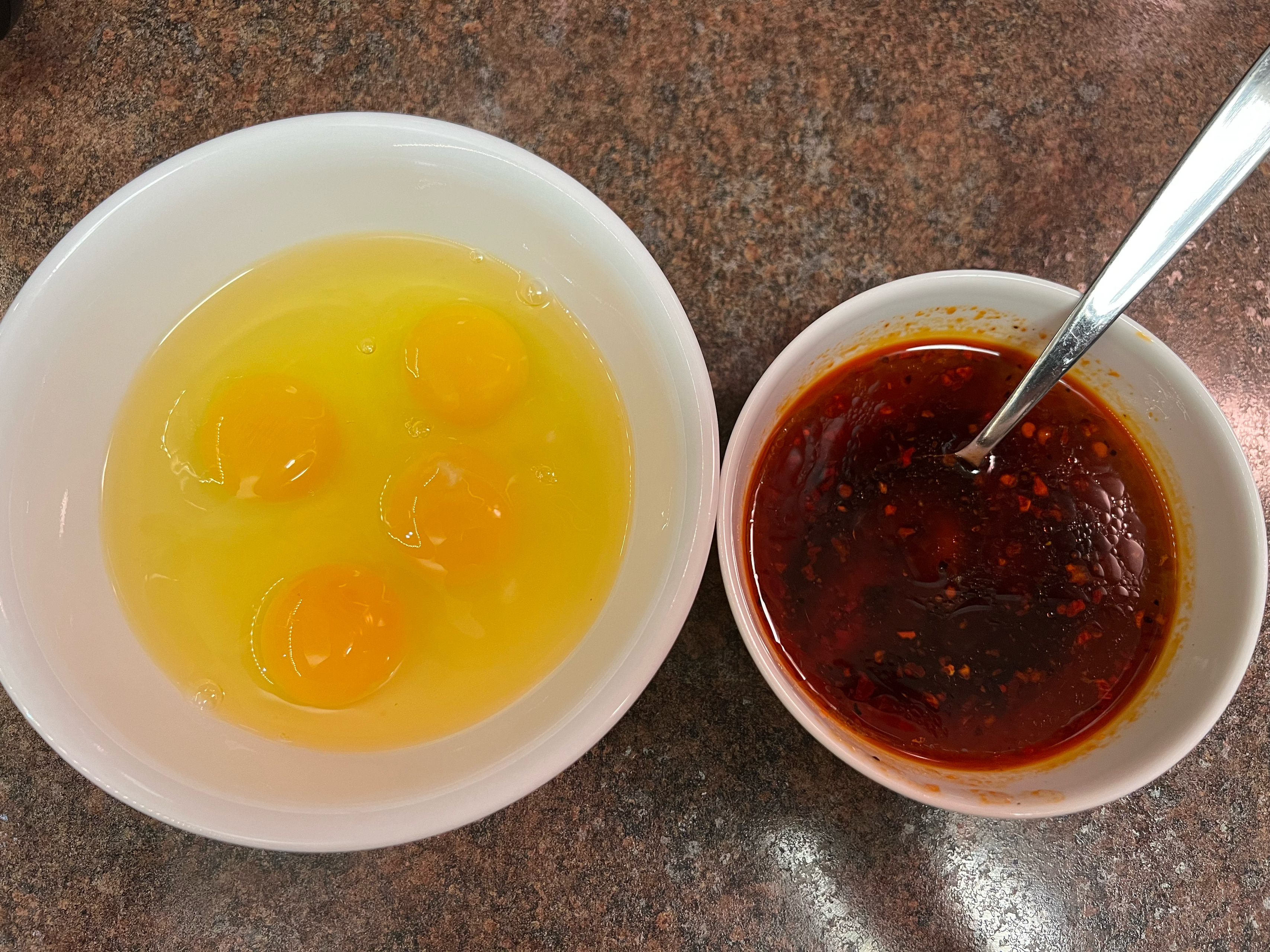 青椒炒鸡蛋的做法 步骤2