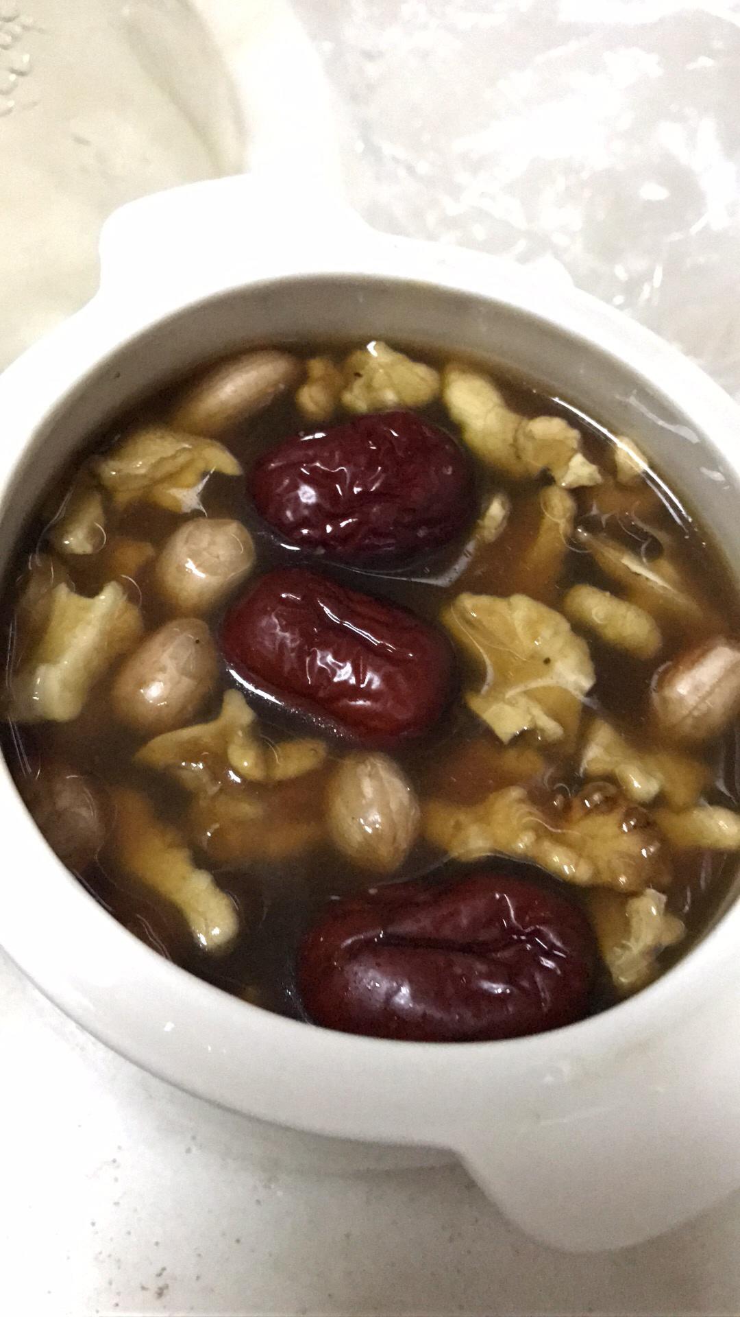 红枣花生核桃红糖水