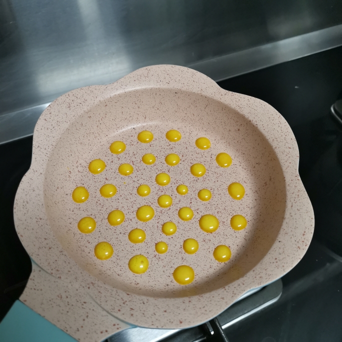 蛋黄溶豆（麦饭石锅版）的做法