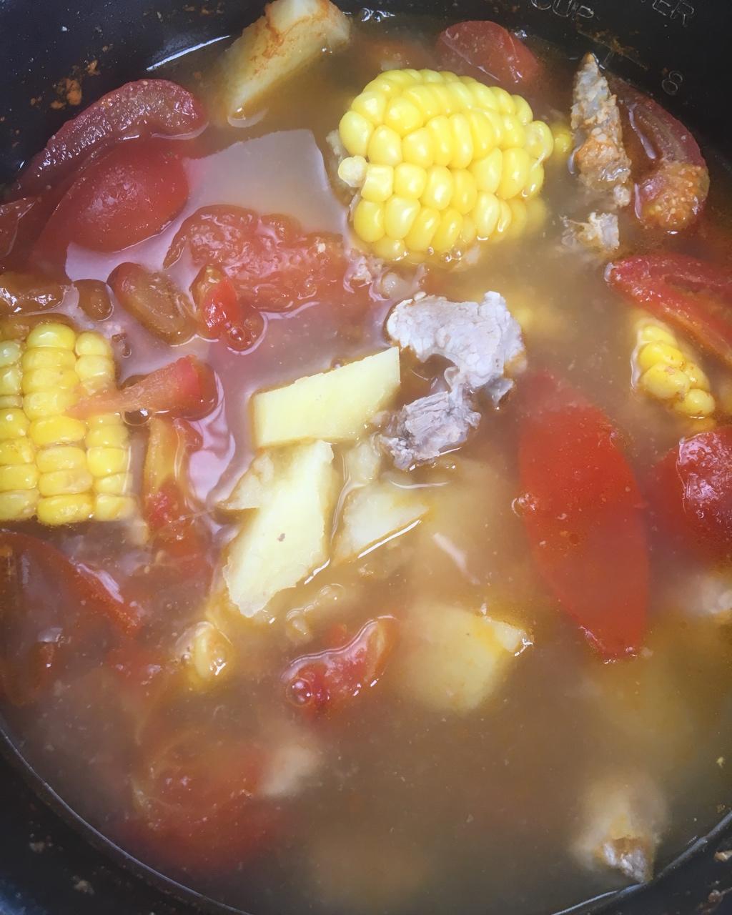 番茄土豆玉米排骨汤