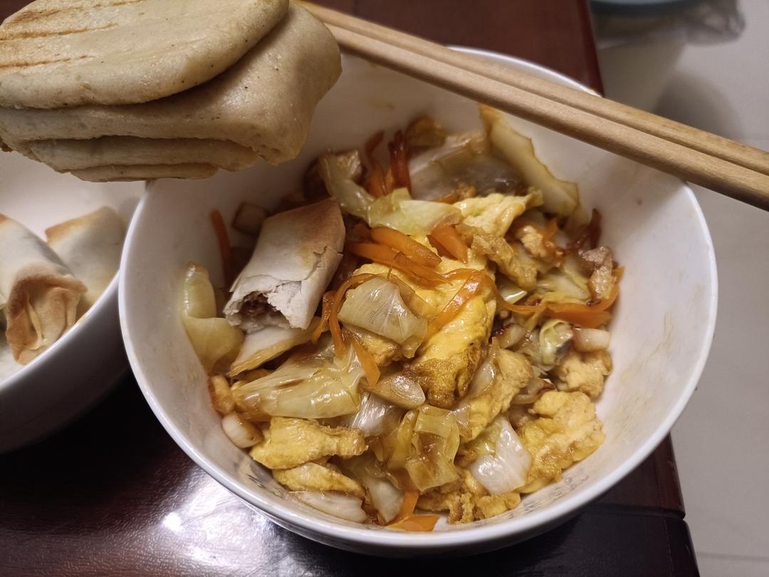 超级下饭的家常菜！给肉都不换的包菜炒鸡蛋