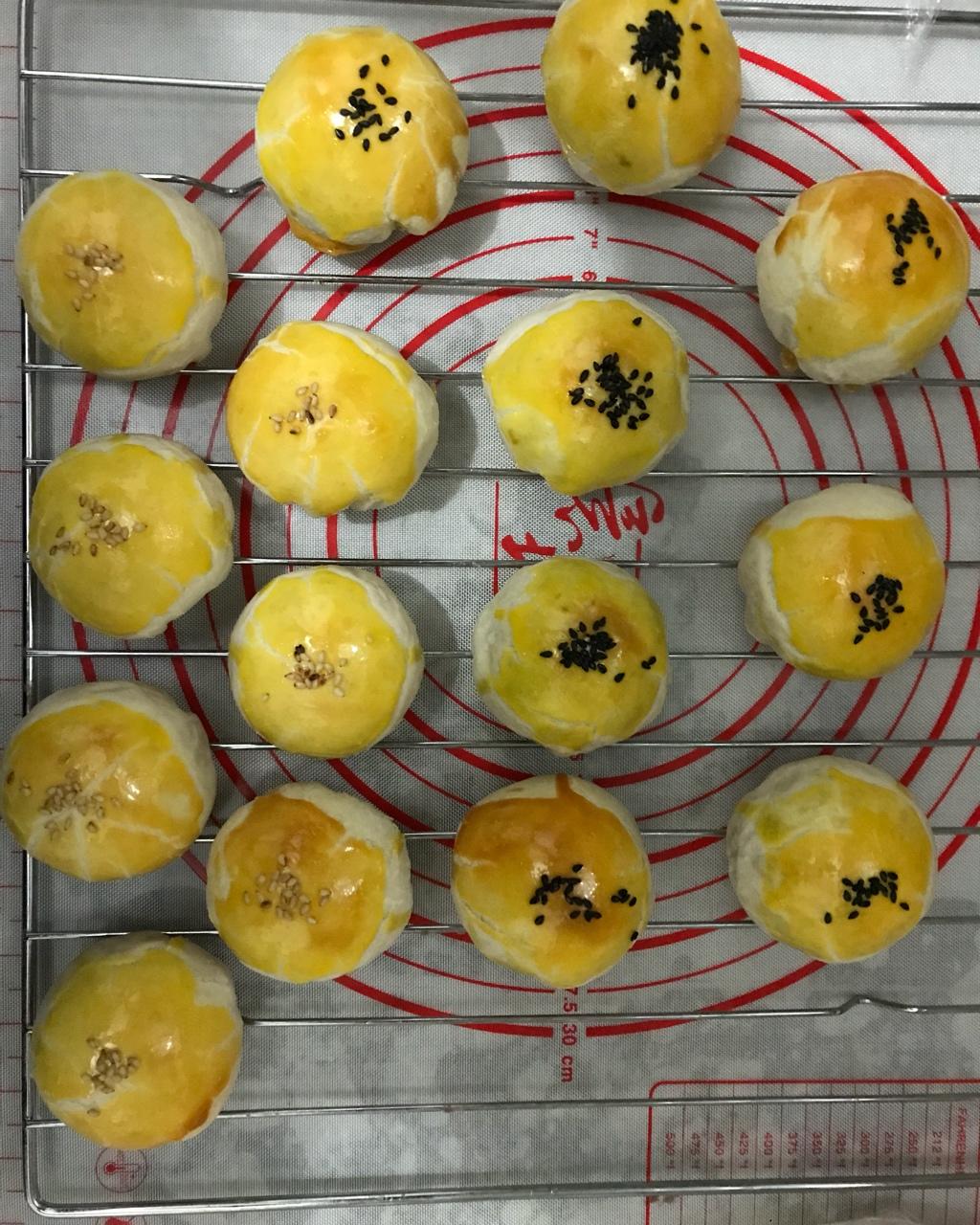 蛋黄酥：抹茶酥：（奶黄味）