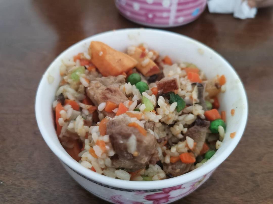【排骨焖饭】