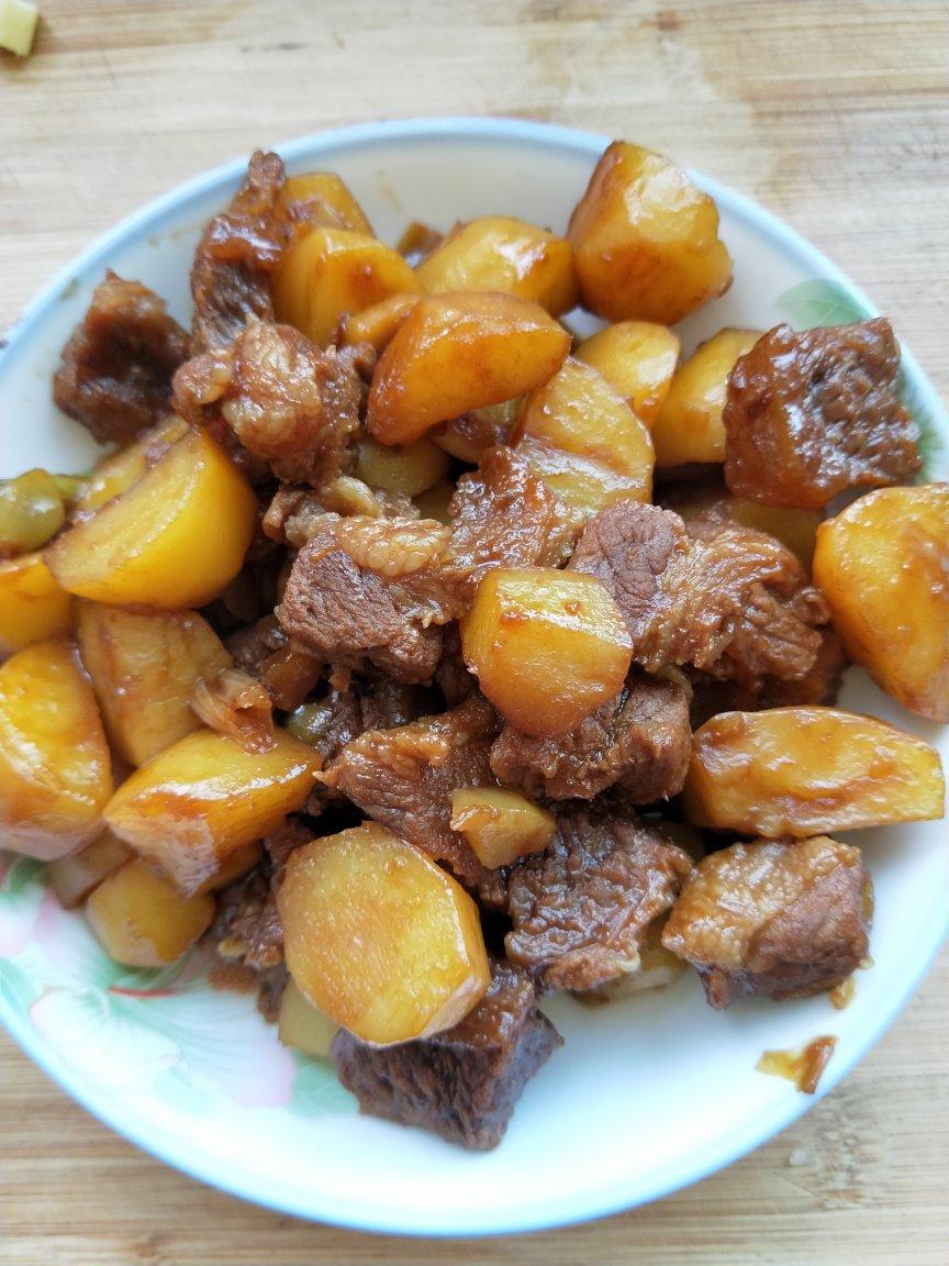 楚峥凝做的堂妈的土豆炖牛腩