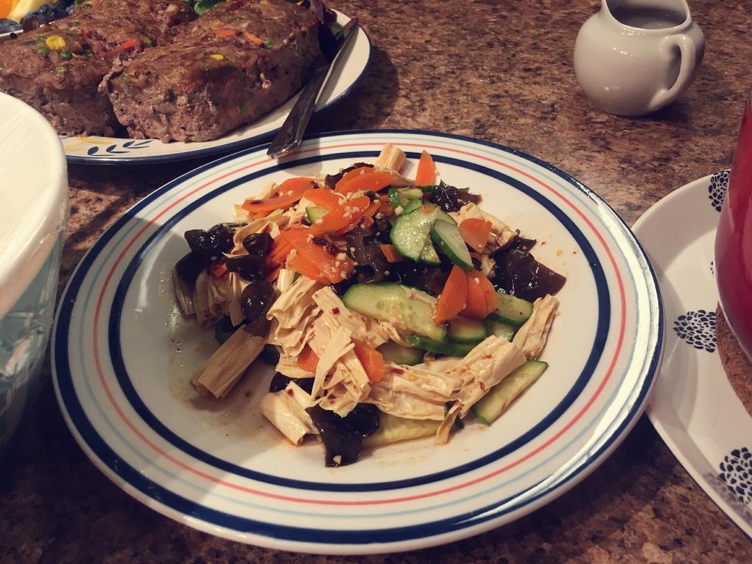 腐竹木耳大拌菜